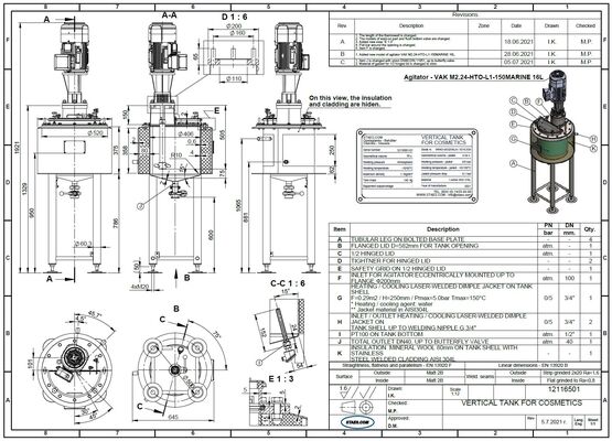 3  cuves neuves de mélange verticales en acier inoxydable AISI 316L de 30L et 50L. Cette cuves sont équipées d'un échangeur de chaleur,  d'une isolation et d'un agitateur.
