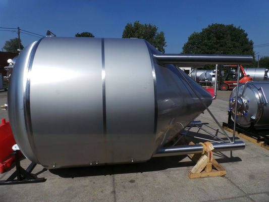 2 x 11,7m³; CCT cuves de fermentation de la bière; 3,3 bar PED CE TüV; 10% Rx & 2 x 10,4m³; BBT cuves à bière; 3,3 bar PED CE TüV; 10% Rx