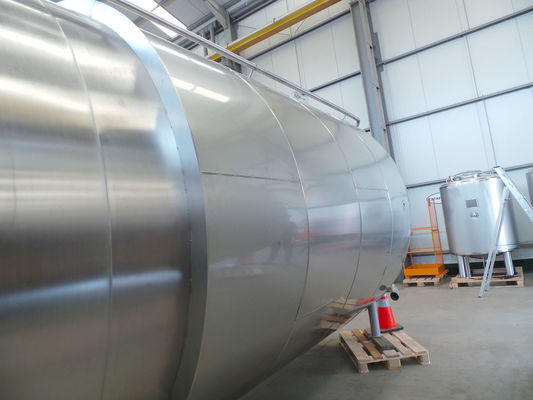 OR160412 - Brouwerij: 2 x 51 m³ AISI 316; roestvrijstalen opslagtanks; geisoleerd; vertikaal;