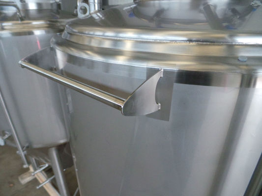 OR160743 - Brouwerij: 3 x 1.350L AISI304; CCT bier fermentatie tanks; 0.5 bar