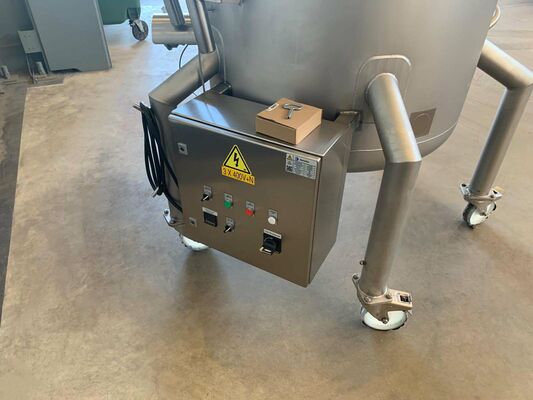 1 x verticale roestvrijstalen occasie opslagtank van 650L in RVS AISI 316L