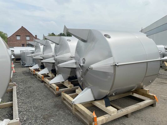4 x Nieuwe roestvrijstalen verticale mengtank van 3.000L in AISI316L