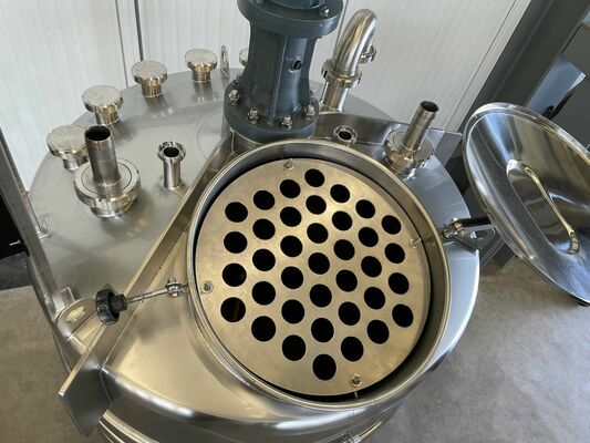 2 x Brand new 1.500L stainless-steel AISI316L vertical mixing tanks.