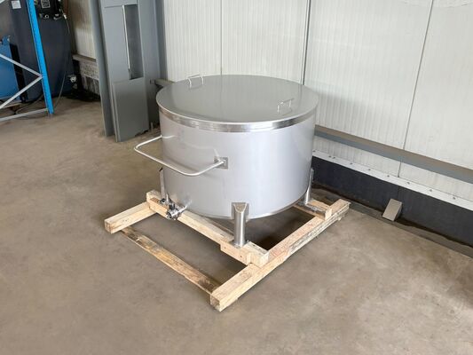 1 x New 1.050L stainless-steel AISI316L vertical storage tank.