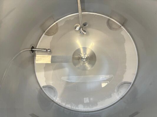 1 x Nouvelle cuve de mélange verticale en acier inoxydable de 300 L en AISI 316L. 1 x Nouvelle cuve de mélange verticale en acier inoxydable de 830 L en AISI 316L. 1 x Nouvelle cuve de mélange verticale en acier inoxydable de 1000 L en AISI 316L.