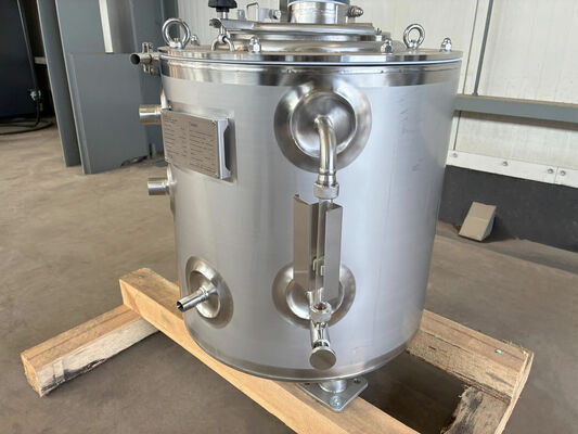 1 x New 45L stainless-steel AISI316L vertical mixing tank.