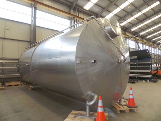 OR160412 - Brouwerij: 2 x 51 m³ AISI 316; roestvrijstalen opslagtanks; geisoleerd; vertikaal;
