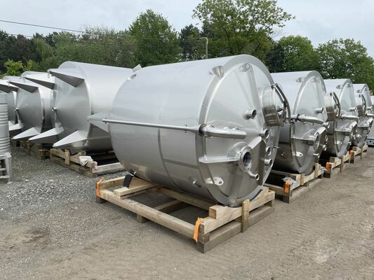 4 x Nieuwe roestvrijstalen verticale mengtank van 3.000L in AISI316L