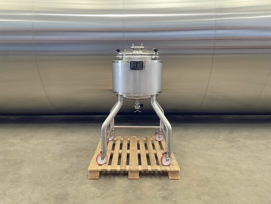 1 x New 150L stainless-steel AISI316L vertical mixing tank.