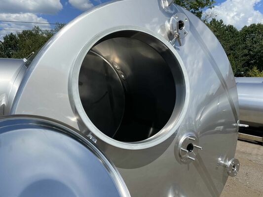 2 x Neue 7.000L-Edelstahl-vertikale Lagertanks aus AISI316L