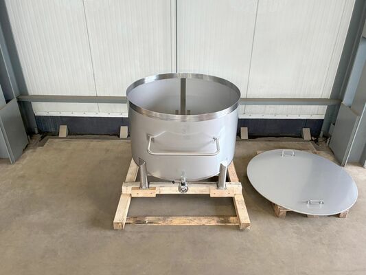 1 x Nieuwe roestvrijstalen verticale opslagtank van 1.050L in AISI316L