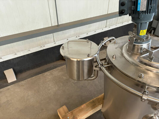 1 x New 45L stainless-steel AISI316L vertical mixing tank.