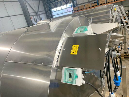 2 x neue vertikale Lagertanks aus Edelstahl mit 26.000L aus AISI304L.