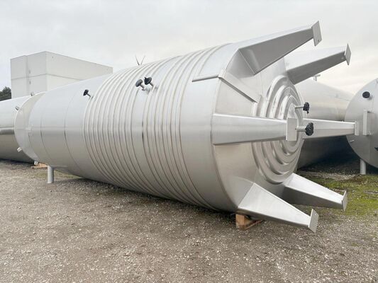 2 x Brand new 50.000L stainless-steel AISI304L vertical storage tanks.