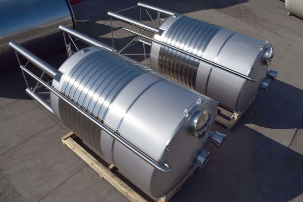 2 x 15.300L AISI304L cuve de mélange en acier inoxydable avec echangeur de chaleur