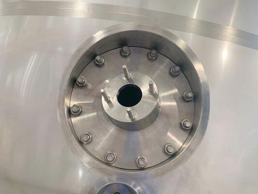 3 x vertikale gebrauchte Mischbehälter à 31.000 L aus Edelstahl AISI 304L