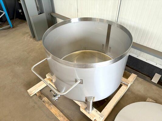 1 x Nieuwe roestvrijstalen verticale opslagtank van 1.050L in AISI316L