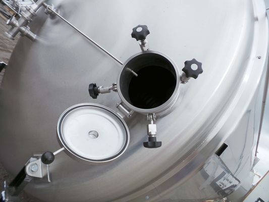 8 x 27,8m³; AISI304; CCT beer fermenters; PED CE TüV; 10% Rx & 2 x 26,2m³: AISI304 BBT bright beer tanks; PED CE TüV; 10% Rx