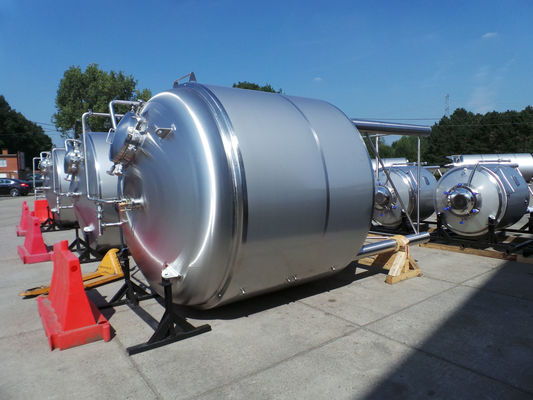 2 x 11,7m³; CCT cuves de fermentation de la bière; 3,3 bar PED CE TüV; 10% Rx & 2 x 10,4m³; BBT cuves à bière; 3,3 bar PED CE TüV; 10% Rx