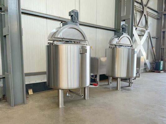 2 x New 750L stainless-steel AISI316L vertical mixing tanks.