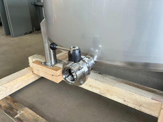 1 x Nieuwe roestvrijstalen verticale opslagtank van 1.050L in AISI316L