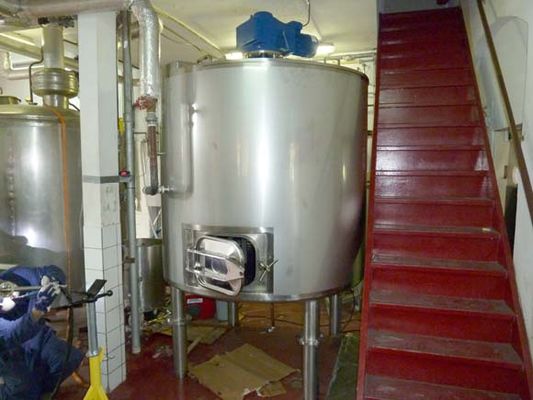 Aperçu général cuves avec echangeur thermique et agitateur