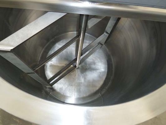 Aperçu général cuves avec echangeur thermique et agitateur