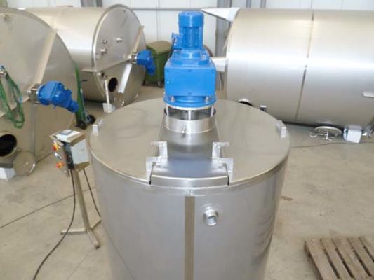 Aperçu général cuves avec echangeur thermique et agitateur