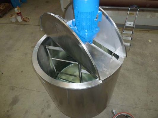 Aperçu général cuves avec echangeur thermique et agitateur