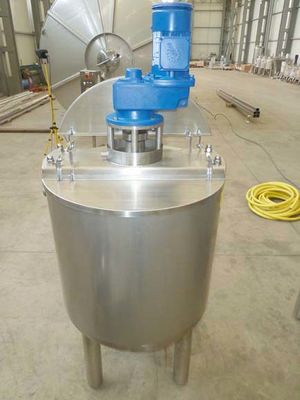 Aperçu général cuves avec echangeur thermique et agitateur