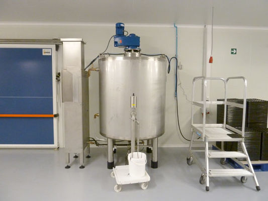 Aperçu général cuves avec echangeur thermique et agitateur