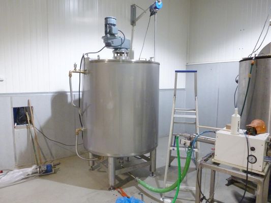 Aperçu général cuves avec echangeur thermique et agitateur
