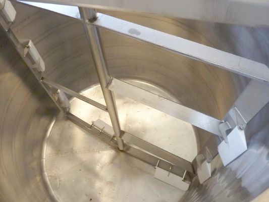 Aperçu général cuves avec echangeur thermique et agitateur