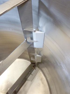 Aperçu général cuves avec echangeur thermique et agitateur