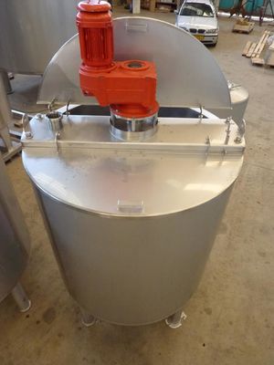 Aperçu général cuves avec echangeur thermique et agitateur