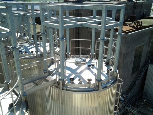 6 x 120.000L - 1006 US bbl - 31.700 US gal AISI 304; Stainless-steel storage-tanks; vertical; insulated; conical