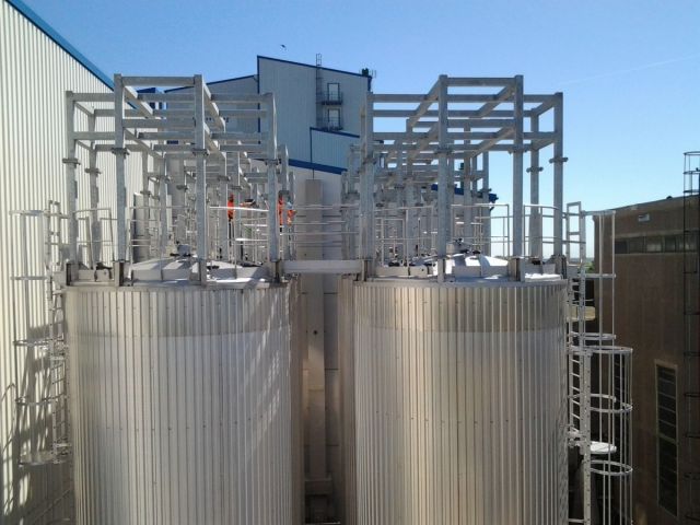 6 x 120.000L - 1006 US bbl - 31.700 US gal AISI 304; Stainless-steel storage-tanks; vertical; insulated; conical