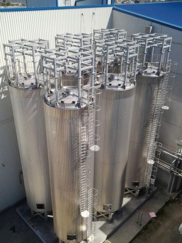 6 x 120.000L - 1006 US bbl - 31.700 US gal AISI 304; Stainless-steel storage-tanks; vertical; insulated; conical