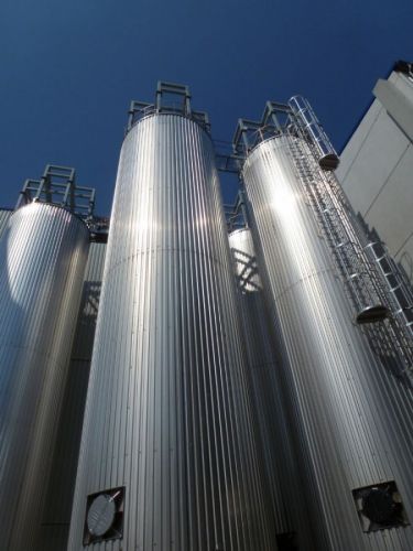 6 x 120.000L - 1006 US bbl - 31.700 US gal AISI 304; Stainless-steel storage-tanks; vertical; insulated; conical