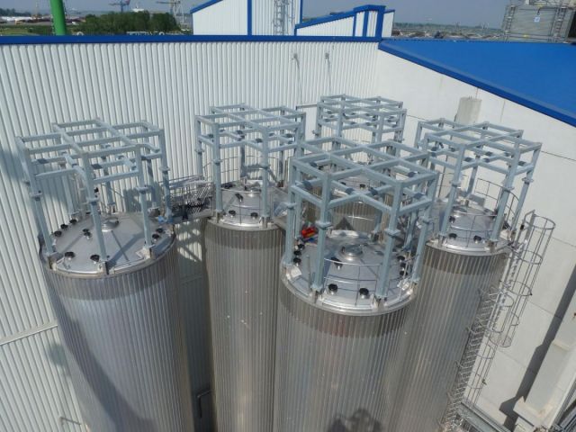 6 x 120.000L - 1006 US bbl - 31.700 US gal AISI 304; Stainless-steel storage-tanks; vertical; insulated; conical