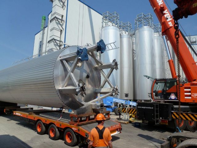 6 x 120.000L - 1006 US bbl - 31.700 US gal AISI 304; Stainless-steel storage-tanks; vertical; insulated; conical