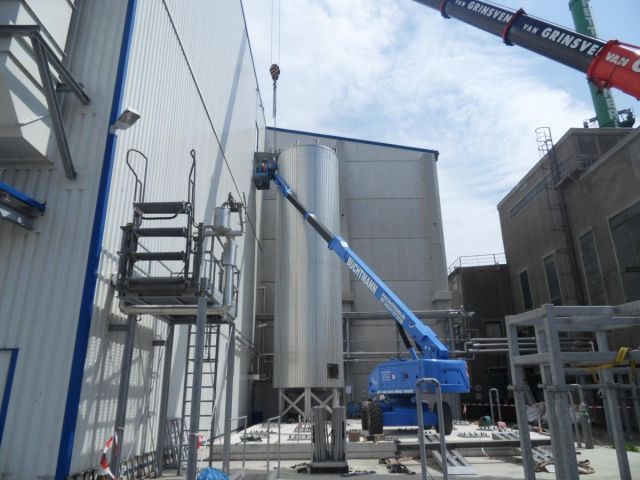 6 x 120.000L - 1006 US bbl - 31.700 US gal AISI 304; Stainless-steel storage-tanks; vertical; insulated; conical
