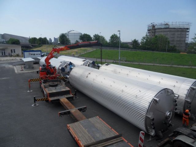 6 x 120.000L - 1006 US bbl - 31.700 US gal AISI 304; Stainless-steel storage-tanks; vertical; insulated; conical