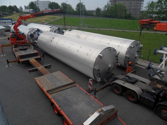 6 x 120.000L - 1006 US bbl - 31.700 US gal AISI 304; Stainless-steel storage-tanks; vertical; insulated; conical