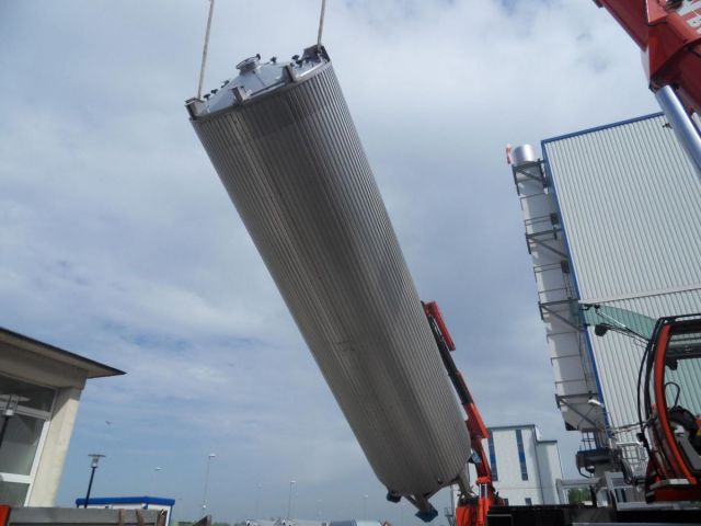 6 x 120.000L - 1006 US bbl - 31.700 US gal AISI 304; Stainless-steel storage-tanks; vertical; insulated; conical