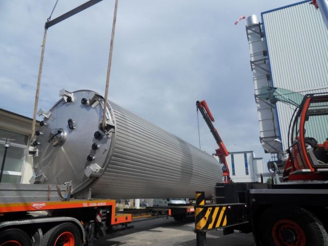 6 x 120.000L - 1006 US bbl - 31.700 US gal AISI 304; Stainless-steel storage-tanks; vertical; insulated; conical