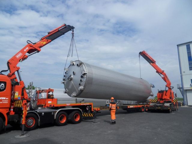 6 x 120.000L - 1006 US bbl - 31.700 US gal AISI 304; Stainless-steel storage-tanks; vertical; insulated; conical
