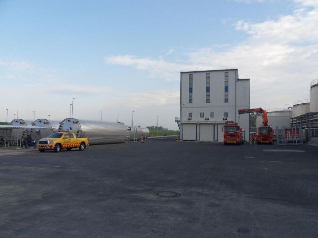 6 x 120.000L - 1006 US bbl - 31.700 US gal AISI 304; Stainless-steel storage-tanks; vertical; insulated; conical