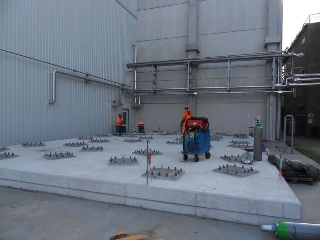 6 x 120.000L - 1006 US bbl - 31.700 US gal AISI 304; Stainless-steel storage-tanks; vertical; insulated; conical