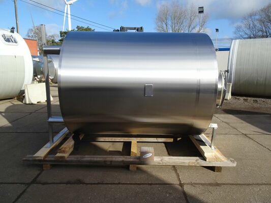 2 x Brand new 5.400L stainless-steel AISI304L vertical storage tanks.